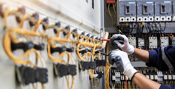 Professional Electrician technician working in Mount Plymouth, FL
